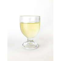 グラスに入った白ワインの写真素材