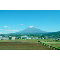青空に映える富士山の写真素材(1)