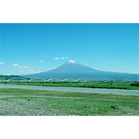 青空に映える富士山の写真素材(2)