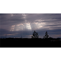 雲の切れ目から見える太陽光の写真素材