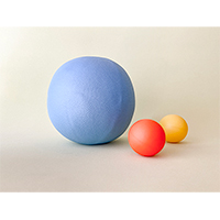 ヨガボールとマッサージボールの写真素材(2)